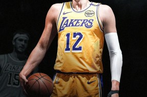 开云登陆入口 -包含赛地聚焦：足总杯今夜热度飙升；洛杉矶湖人队长鼓劲；压力陡增；数据趋势出现新变化的词条