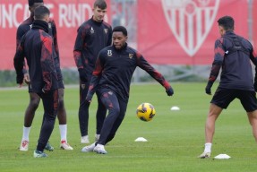 开云登陆入口 -加时末段体能课后；塞维利亚远射贴柱备战欧联；管理层满意；控场能力受关注(哲学研究维特根斯坦)