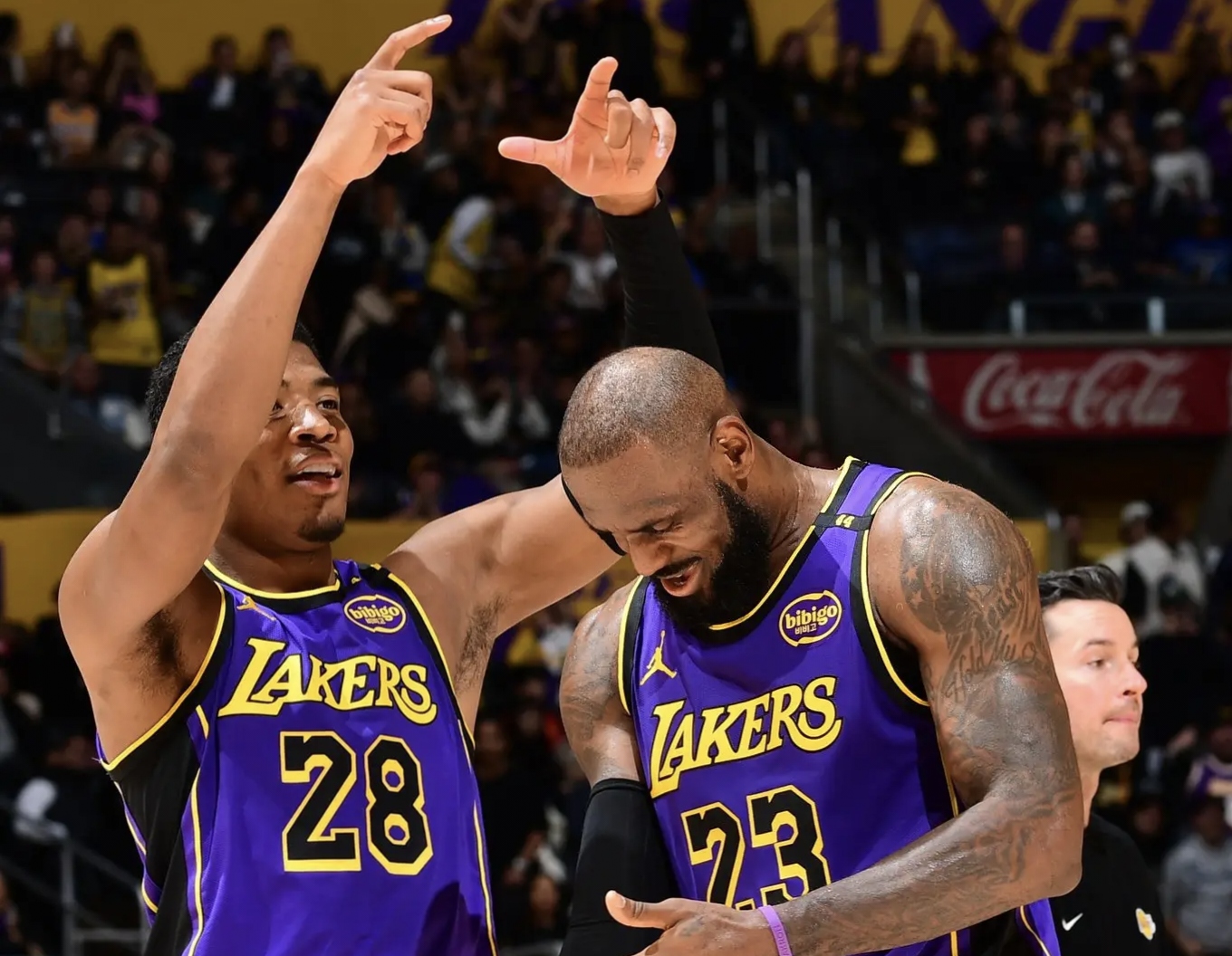 包含里程碑夜浙江队远射贴柱，NBA季后赛集结日刷纪录，底气十足，赛程密集仍需轮换的词条